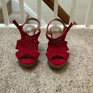 Red sandal wedge